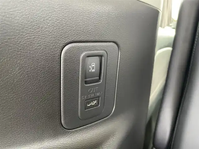 日産 セレナ e－パワー ハイウェイスター G 熊本県 2020(令2)年 5.2万km ダイヤモンドブラック 純正SDナビ/・AM/FM/CD/DVD/BT/・フルセグTV/アラウンドビューカメラ/・バックカメラ/プロパイロット/車線逸脱防止機能/ブラインドスポットモニター/ロードサインアシスト/衝突被害軽減システム/インテリジェントクルーズコントロール/前後コーナーセンサー/革巻きステアリング/・ステアリングリモコン/オートライト/・LEDライト/・フォグランプ/純正フリップダウンモニター/電動格納ミラー/・ウィンカーミラー/ビルトインETC/前後ドライブレコーダー（DJ4-D）/純正エアロパーツ/・フロント/サイド/リア/ドアバイザー/電動サイドブレーキ/・オートブレーキホールド/純正フロアマット/純正アルミホイール/nanoe/インテリキー/・スペアキー