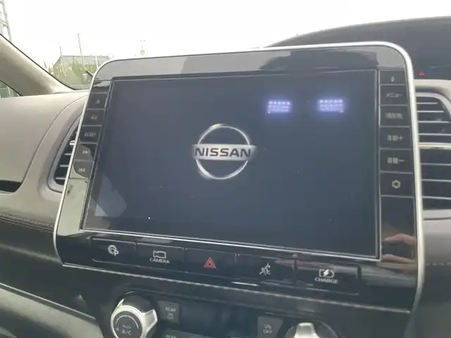 日産 セレナ e－パワー ハイウェイスター G 熊本県 2020(令2)年 5.2万km ダイヤモンドブラック 純正SDナビ/・AM/FM/CD/DVD/BT/・フルセグTV/アラウンドビューカメラ/・バックカメラ/プロパイロット/車線逸脱防止機能/ブラインドスポットモニター/ロードサインアシスト/衝突被害軽減システム/インテリジェントクルーズコントロール/前後コーナーセンサー/革巻きステアリング/・ステアリングリモコン/オートライト/・LEDライト/・フォグランプ/純正フリップダウンモニター/電動格納ミラー/・ウィンカーミラー/ビルトインETC/前後ドライブレコーダー（DJ4-D）/純正エアロパーツ/・フロント/サイド/リア/ドアバイザー/電動サイドブレーキ/・オートブレーキホールド/純正フロアマット/純正アルミホイール/nanoe/インテリキー/・スペアキー