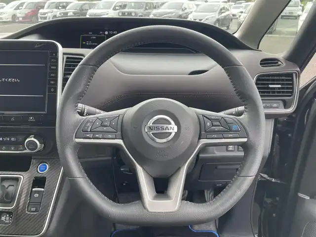 日産 セレナ e－パワー ハイウェイスター G 熊本県 2020(令2)年 5.2万km ダイヤモンドブラック 純正SDナビ/・AM/FM/CD/DVD/BT/・フルセグTV/アラウンドビューカメラ/・バックカメラ/プロパイロット/車線逸脱防止機能/ブラインドスポットモニター/ロードサインアシスト/衝突被害軽減システム/インテリジェントクルーズコントロール/前後コーナーセンサー/革巻きステアリング/・ステアリングリモコン/オートライト/・LEDライト/・フォグランプ/純正フリップダウンモニター/電動格納ミラー/・ウィンカーミラー/ビルトインETC/前後ドライブレコーダー（DJ4-D）/純正エアロパーツ/・フロント/サイド/リア/ドアバイザー/電動サイドブレーキ/・オートブレーキホールド/純正フロアマット/純正アルミホイール/nanoe/インテリキー/・スペアキー