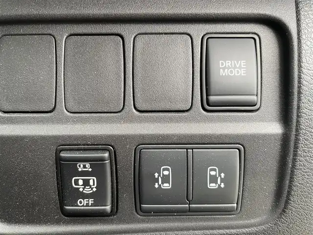 日産 セレナ e－パワー ハイウェイスター G 熊本県 2020(令2)年 5.2万km ダイヤモンドブラック 純正SDナビ/・AM/FM/CD/DVD/BT/・フルセグTV/アラウンドビューカメラ/・バックカメラ/プロパイロット/車線逸脱防止機能/ブラインドスポットモニター/ロードサインアシスト/衝突被害軽減システム/インテリジェントクルーズコントロール/前後コーナーセンサー/革巻きステアリング/・ステアリングリモコン/オートライト/・LEDライト/・フォグランプ/純正フリップダウンモニター/電動格納ミラー/・ウィンカーミラー/ビルトインETC/前後ドライブレコーダー（DJ4-D）/純正エアロパーツ/・フロント/サイド/リア/ドアバイザー/電動サイドブレーキ/・オートブレーキホールド/純正フロアマット/純正アルミホイール/nanoe/インテリキー/・スペアキー
