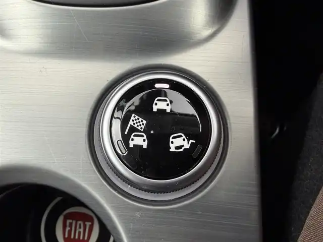 フィアット ５００Ｘ ポップスタープラス 愛知県 2015(平27)年 6.2万km パール オーディオ　/バックカメラ　/クルコン　/パドルシフト　/茶革シート　/パワーシート　/シートヒーター　/電子パーキング　/ＵＳＢ　/ＡＵＸ　/ＥＴＣ　/ドラレコ　/スマートキー　/プッシュスタート　/LEDライト/フォグ /スペアキー/フロアマット