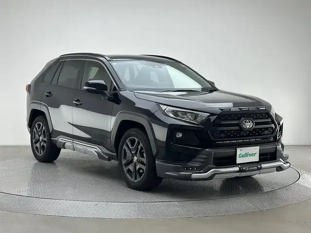 トヨタ ＲＡＶ４ アドベンチャー 兵庫県 2022(令4)年 3.2万km アティチュードブラックマイカ ・純正ディスプレイオーディオ/・純正メモリナビ/・ＪＡＯＳスポイラー/・バックカメラ/・ビルドインＥＴＣ２．０/・ドラレコ内臓デジタルインナーミラー/・スライディングガラスルーフ/・４ＷＤ/・ＬＥＤヘッドライト/・ＬＥＤフォグランプ/・オートライト/・オートハイビーム/・前後コーナーセンサー/・衝突軽減ブレーキ/・レーンキープアシスト/・追従クルーズコントロール/・ブラインドスポットモニター/・ステアリングヒーター/・シートヒーターD/N/・エアシートD/N/・レザーシート/・パワーシートD席のみ/・純正フロアマット/・純正19インチアルミホイール/・スマートキー/・スペアキー1本