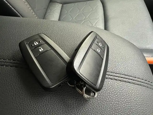 トヨタ ＲＡＶ４ アドベンチャー 兵庫県 2022(令4)年 3.2万km アティチュードブラックマイカ ・純正ディスプレイオーディオ/・純正メモリナビ/・ＪＡＯＳスポイラー/・バックカメラ/・ビルドインＥＴＣ２．０/・ドラレコ内臓デジタルインナーミラー/・スライディングガラスルーフ/・４ＷＤ/・ＬＥＤヘッドライト/・ＬＥＤフォグランプ/・オートライト/・オートハイビーム/・前後コーナーセンサー/・衝突軽減ブレーキ/・レーンキープアシスト/・追従クルーズコントロール/・ブラインドスポットモニター/・ステアリングヒーター/・シートヒーターD/N/・エアシートD/N/・レザーシート/・パワーシートD席のみ/・純正フロアマット/・純正19インチアルミホイール/・スマートキー/・スペアキー1本