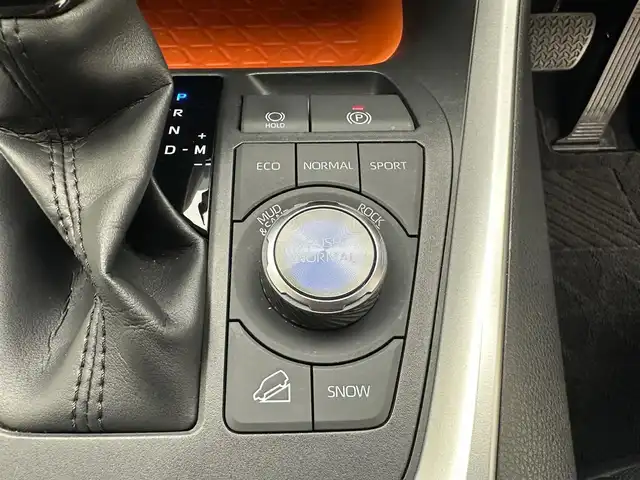 トヨタ ＲＡＶ４ アドベンチャー 兵庫県 2022(令4)年 3.2万km アティチュードブラックマイカ ・純正ディスプレイオーディオ/・純正メモリナビ/・ＪＡＯＳスポイラー/・バックカメラ/・ビルドインＥＴＣ２．０/・ドラレコ内臓デジタルインナーミラー/・スライディングガラスルーフ/・４ＷＤ/・ＬＥＤヘッドライト/・ＬＥＤフォグランプ/・オートライト/・オートハイビーム/・前後コーナーセンサー/・衝突軽減ブレーキ/・レーンキープアシスト/・追従クルーズコントロール/・ブラインドスポットモニター/・ステアリングヒーター/・シートヒーターD/N/・エアシートD/N/・レザーシート/・パワーシートD席のみ/・純正フロアマット/・純正19インチアルミホイール/・スマートキー/・スペアキー1本