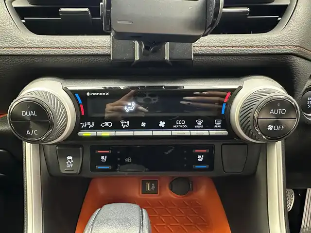 トヨタ ＲＡＶ４ アドベンチャー 兵庫県 2022(令4)年 3.2万km アティチュードブラックマイカ ・純正ディスプレイオーディオ/・純正メモリナビ/・ＪＡＯＳスポイラー/・バックカメラ/・ビルドインＥＴＣ２．０/・ドラレコ内臓デジタルインナーミラー/・スライディングガラスルーフ/・４ＷＤ/・ＬＥＤヘッドライト/・ＬＥＤフォグランプ/・オートライト/・オートハイビーム/・前後コーナーセンサー/・衝突軽減ブレーキ/・レーンキープアシスト/・追従クルーズコントロール/・ブラインドスポットモニター/・ステアリングヒーター/・シートヒーターD/N/・エアシートD/N/・レザーシート/・パワーシートD席のみ/・純正フロアマット/・純正19インチアルミホイール/・スマートキー/・スペアキー1本