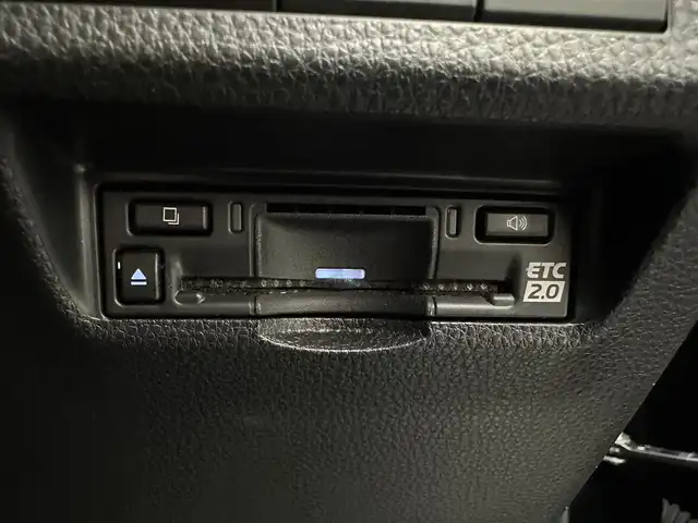 トヨタ ＲＡＶ４ アドベンチャー 兵庫県 2022(令4)年 3.2万km アティチュードブラックマイカ ・純正ディスプレイオーディオ/・純正メモリナビ/・ＪＡＯＳスポイラー/・バックカメラ/・ビルドインＥＴＣ２．０/・ドラレコ内臓デジタルインナーミラー/・スライディングガラスルーフ/・４ＷＤ/・ＬＥＤヘッドライト/・ＬＥＤフォグランプ/・オートライト/・オートハイビーム/・前後コーナーセンサー/・衝突軽減ブレーキ/・レーンキープアシスト/・追従クルーズコントロール/・ブラインドスポットモニター/・ステアリングヒーター/・シートヒーターD/N/・エアシートD/N/・レザーシート/・パワーシートD席のみ/・純正フロアマット/・純正19インチアルミホイール/・スマートキー/・スペアキー1本