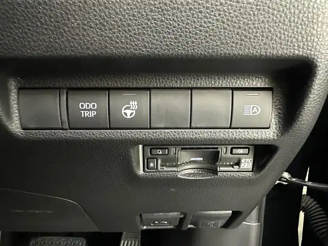 トヨタ ＲＡＶ４ アドベンチャー 兵庫県 2022(令4)年 3.2万km アティチュードブラックマイカ ・純正ディスプレイオーディオ/・純正メモリナビ/・ＪＡＯＳスポイラー/・バックカメラ/・ビルドインＥＴＣ２．０/・ドラレコ内臓デジタルインナーミラー/・スライディングガラスルーフ/・４ＷＤ/・ＬＥＤヘッドライト/・ＬＥＤフォグランプ/・オートライト/・オートハイビーム/・前後コーナーセンサー/・衝突軽減ブレーキ/・レーンキープアシスト/・追従クルーズコントロール/・ブラインドスポットモニター/・ステアリングヒーター/・シートヒーターD/N/・エアシートD/N/・レザーシート/・パワーシートD席のみ/・純正フロアマット/・純正19インチアルミホイール/・スマートキー/・スペアキー1本