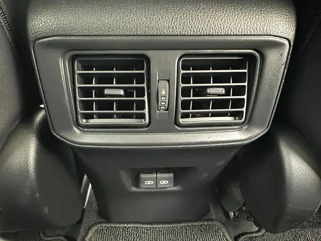 トヨタ ＲＡＶ４ アドベンチャー 兵庫県 2022(令4)年 3.2万km アティチュードブラックマイカ ・純正ディスプレイオーディオ/・純正メモリナビ/・ＪＡＯＳスポイラー/・バックカメラ/・ビルドインＥＴＣ２．０/・ドラレコ内臓デジタルインナーミラー/・スライディングガラスルーフ/・４ＷＤ/・ＬＥＤヘッドライト/・ＬＥＤフォグランプ/・オートライト/・オートハイビーム/・前後コーナーセンサー/・衝突軽減ブレーキ/・レーンキープアシスト/・追従クルーズコントロール/・ブラインドスポットモニター/・ステアリングヒーター/・シートヒーターD/N/・エアシートD/N/・レザーシート/・パワーシートD席のみ/・純正フロアマット/・純正19インチアルミホイール/・スマートキー/・スペアキー1本