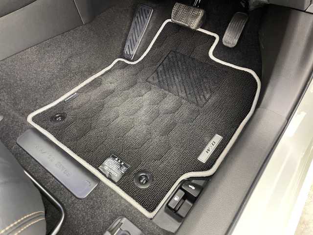 トヨタ カローラ ハイブリット ダブルバイビー 群馬県 2021(令3)年 0.3万km ホワイトパールクリスタルシャイン 純正８型ナビ　バックカメラ　ＢＳＭ　ビルトインＥＴＣ２．０　前後ドラレコ　ハーフレザーシート　シートヒーター　衝突被害軽減ブレーキ　レーンアシスト　アダプティブクルーズコントロール　LEDライト　禁煙