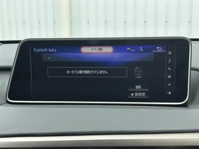 レクサス ＲＸ 200t Fスポーツ 熊本県 2017(平29)年 4.7万km ホワイトノーヴァガラスフレーク 純正メモリナビ/AM/FM/CD/DVD/SD/BT/AUX/フルセグTV/ビルトインETC2，0/ドライブレコーダー（前方）/バックカメラ・全周囲カメラ/レクサスセーフティシステム/・レーンキープアシスト/・プリクラッシュセーフティ/・クリアランスソナー/・インテリジェントクリアランスソナー/・オートハイビーム/・ブラインドスポットモニター/先行者発進お知らせ/横滑り防止装置/クルーズコントロール（追従あり）/ヘッドアップディスプレイ/電動リアゲート/レザーシート/・パワーシート（D/N)/・メモリシート（D)/・シートヒーター（D/N)/・エアシート（D/N)/純正革巻きステアリング/・ステアリングスイッチ/・ステアリングパドル/・ステアリングヒーター/電子パーキング/・オートブレーキホールド/MT付AT/LEDヘッドライト/・オートライト/・フォグランプ/プッシュスタート/スマートキー/・スペアキー/アイドリングストップ/電動格納ミラー/ウィンカーミラー/純正フロアマット/W+サイド+カーテンエアバック