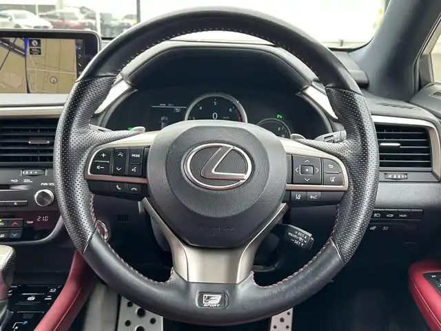 レクサス ＲＸ 200t Fスポーツ 熊本県 2017(平29)年 4.7万km ホワイトノーヴァガラスフレーク 純正メモリナビ/AM/FM/CD/DVD/SD/BT/AUX/フルセグTV/ビルトインETC2，0/ドライブレコーダー（前方）/バックカメラ・全周囲カメラ/レクサスセーフティシステム/・レーンキープアシスト/・プリクラッシュセーフティ/・クリアランスソナー/・インテリジェントクリアランスソナー/・オートハイビーム/・ブラインドスポットモニター/先行者発進お知らせ/横滑り防止装置/クルーズコントロール（追従あり）/ヘッドアップディスプレイ/電動リアゲート/レザーシート/・パワーシート（D/N)/・メモリシート（D)/・シートヒーター（D/N)/・エアシート（D/N)/純正革巻きステアリング/・ステアリングスイッチ/・ステアリングパドル/・ステアリングヒーター/電子パーキング/・オートブレーキホールド/MT付AT/LEDヘッドライト/・オートライト/・フォグランプ/プッシュスタート/スマートキー/・スペアキー/アイドリングストップ/電動格納ミラー/ウィンカーミラー/純正フロアマット/W+サイド+カーテンエアバック