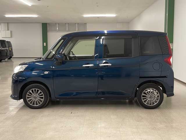 トヨタ ルーミー X 熊本県 2018(平30)年 4.1万km レーザーブルークリスタルシャイン 純正ＳＤナビ（ＣＤ/ＢＴ/ラジオ/ワンセグ）/バックカメラ/ＥＴＣ/片側パワースライドドア/横滑り防止装置/プッシュスタート/スマートキー/スタットレスタイヤ積載有/社外フロアマット