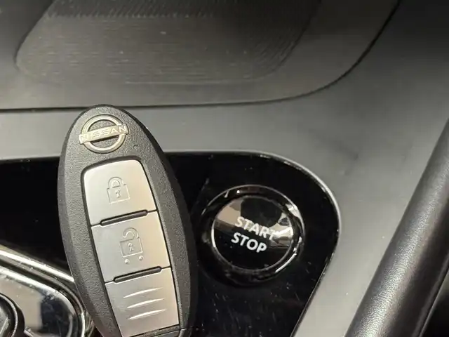 日産 ノート X 群馬県 2021(令3)年 6.7万km ピンク 安全装備/・衝突軽減ブレーキ/・コーナーセンサー/・車線逸脱装置/・ブラインドスポット/・デジタルインナーミラー/・アラウンドビューモニター/・オートライト/・オートマチックハイビーム/・SOSコール/・横滑り防止/純正コネクトナビ/・AM/FM/Bluetooth/・USB/フルセグTV/HDMI/前後ドライブレコーダー/純正フロアマット/純正ドアバイザー/ETC2.0/オートホールド/電動パーキング/プッシュスタート/スマートキー