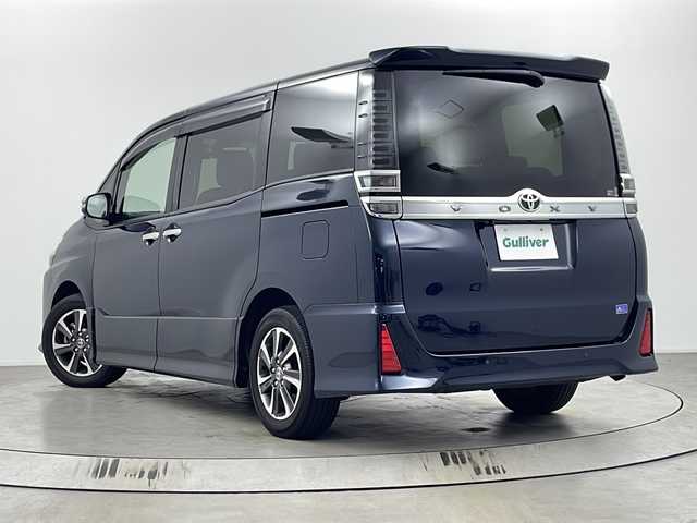 トヨタ ヴォクシー ZS 煌Ⅲ 埼玉県 2021(令3)年 1.8万km ブラッキッシュアゲハガラスフレーク 純正SDナビ　/バックカメラ　/前後ドライブレコーダー　/クルーズコントロール　/ビルトインＥＴＣ　/両側パワースライドドア　/衝突軽減システム　/オートマティックハイビーム　/レーンキープアシスト　/クリアランスソナー/ステアリングリモコン/プッシュスタート/アイドリングストップ/純正アルミホイール/社外フロアマット/ロールサンシェード/純正ドアバイザー/ウィンカーミラー