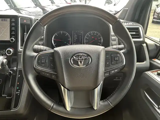 トヨタ グランエース プレミアム 愛知県 2022(令4)年 1.8万km ブラック デジタルインナーミラー /純正ナビ付きディスプレイオーディオ/フルセグTV/BT/パノラミックビューモニター/純正フリップダウンモニター/ビルトイン2.0ETC/純正17インチAW/トヨタセーフティセンス/ブラインドスポットモニター/レーダークルーズコントロール/前後ドライブレコーダー/両側パワースライドドア /ベージュレザーシート/前席パワーシート/前席シートヒーター /純正フロアマット/オットマン/取説、保証書/スペアキー