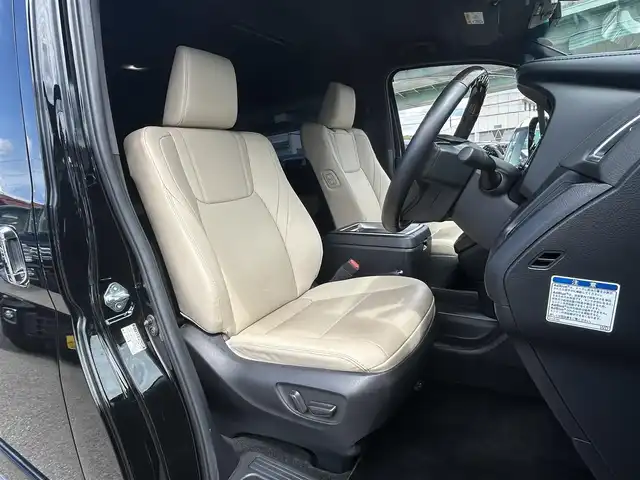 トヨタ グランエース プレミアム 愛知県 2022(令4)年 1.8万km ブラック デジタルインナーミラー /純正ナビ付きディスプレイオーディオ/フルセグTV/BT/パノラミックビューモニター/純正フリップダウンモニター/ビルトイン2.0ETC/純正17インチAW/トヨタセーフティセンス/ブラインドスポットモニター/レーダークルーズコントロール/前後ドライブレコーダー/両側パワースライドドア /ベージュレザーシート/前席パワーシート/前席シートヒーター /純正フロアマット/オットマン/取説、保証書/スペアキー