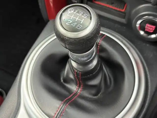 トヨタ ８６ GT リミテッド ブラックPKG 福岡県 2017(平29)年 9.8万km クリスタルホワイトパール ブレンボキャリパ　/社外リアスポイラー　/取説/保証書/純正アルミホイール　/ＬＥＤヘッドライト　/ＬＥＤフォグランプ　/ハーフレザー　/Ｄ／Ｎシートヒーター　/ＨＤＭＩ　/純正ナビ　/ドラレコ　ＣＤ／ＢＴ／ＵＳＢ　/スペアキー
