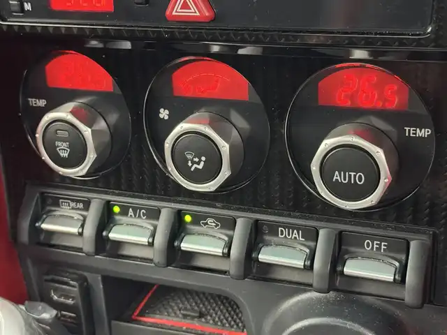 トヨタ ８６ GT リミテッド ブラックPKG 福岡県 2017(平29)年 9.8万km クリスタルホワイトパール ブレンボキャリパ　/社外リアスポイラー　/取説/保証書/純正アルミホイール　/ＬＥＤヘッドライト　/ＬＥＤフォグランプ　/ハーフレザー　/Ｄ／Ｎシートヒーター　/ＨＤＭＩ　/純正ナビ　/ドラレコ　ＣＤ／ＢＴ／ＵＳＢ　/スペアキー