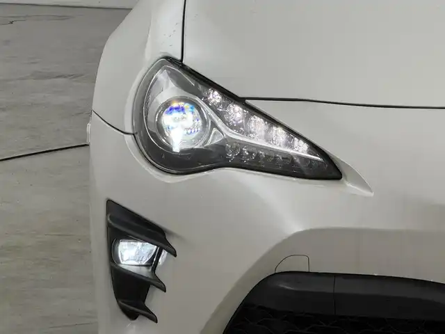 トヨタ ８６ GT リミテッド ブラックPKG 福岡県 2017(平29)年 9.8万km クリスタルホワイトパール ブレンボキャリパ　/社外リアスポイラー　/取説/保証書/純正アルミホイール　/ＬＥＤヘッドライト　/ＬＥＤフォグランプ　/ハーフレザー　/Ｄ／Ｎシートヒーター　/ＨＤＭＩ　/純正ナビ　/ドラレコ　ＣＤ／ＢＴ／ＵＳＢ　/スペアキー