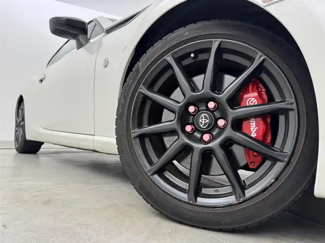 トヨタ ８６ GT リミテッド ブラックPKG 福岡県 2017(平29)年 9.8万km クリスタルホワイトパール ブレンボキャリパ　/社外リアスポイラー　/取説/保証書/純正アルミホイール　/ＬＥＤヘッドライト　/ＬＥＤフォグランプ　/ハーフレザー　/Ｄ／Ｎシートヒーター　/ＨＤＭＩ　/純正ナビ　/ドラレコ　ＣＤ／ＢＴ／ＵＳＢ　/スペアキー