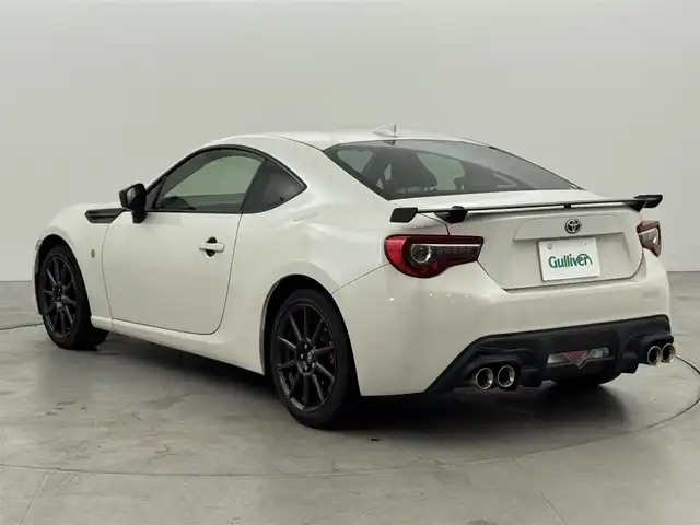 トヨタ ８６ GT リミテッド ブラックPKG 福岡県 2017(平29)年 9.8万km クリスタルホワイトパール ブレンボキャリパ　/社外リアスポイラー　/取説/保証書/純正アルミホイール　/ＬＥＤヘッドライト　/ＬＥＤフォグランプ　/ハーフレザー　/Ｄ／Ｎシートヒーター　/ＨＤＭＩ　/純正ナビ　/ドラレコ　ＣＤ／ＢＴ／ＵＳＢ　/スペアキー
