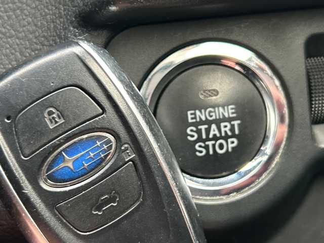 スバル レヴォーグ 1．6STIスポーツアイサイト 埼玉県 2016(平28)年 8.7万km クリスタルホワイトP 純正ナビ　/フルセグ/DVD/CD/BT/USB/SD/FM/AM/バックカメラ　　/サイドカメラ　/前後ドライブレコーダー/オートライト/ＥＴＣ　/前席シートヒーター　/前席パワーシート　/運転席メモリーシート　/ＢＳＭ　/ＡＣＣ　/衝突軽減システム　/スマートキー２本/横滑り防止/アイドリングストップ/ステアリングスイッチ/パドルシフト/レーンキープアシスト　/保証書　/取扱説明書