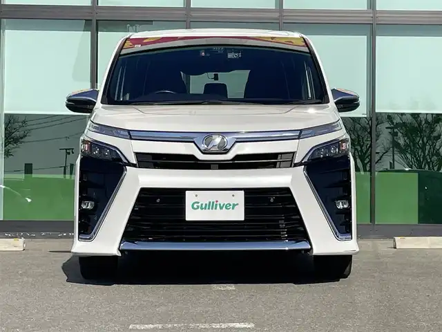 トヨタ ヴォクシー ZS 煌Ⅱ 和歌山県 2019(令1)年 6.2万km ホワイトパールクリスタルシャイン 社外ナビ/バックカメラ/衝突軽減ブレーキ/クルーズコントロール/オートライト/レーンキープアシスト/前後コーナーセンサー/両側パワスラ/ドラレコ/ETC/フルオートパワーウィンドウ/LEDヘッドライト/フォグランプ/後席サンシェード