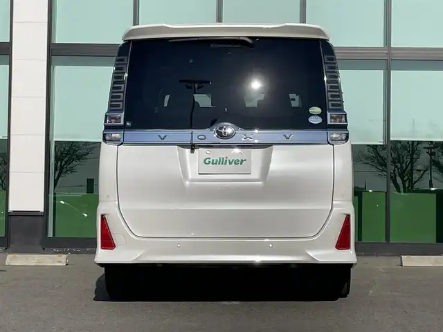 トヨタ ヴォクシー ZS 煌Ⅱ 和歌山県 2019(令1)年 6.2万km ホワイトパールクリスタルシャイン 社外ナビ/バックカメラ/衝突軽減ブレーキ/クルーズコントロール/オートライト/レーンキープアシスト/前後コーナーセンサー/両側パワスラ/ドラレコ/ETC/フルオートパワーウィンドウ/LEDヘッドライト/フォグランプ/後席サンシェード