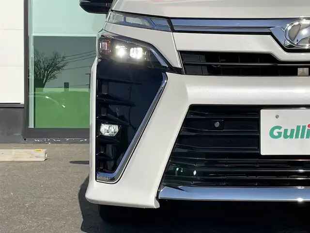 トヨタ ヴォクシー ZS 煌Ⅱ 和歌山県 2019(令1)年 6.2万km ホワイトパールクリスタルシャイン 社外ナビ/バックカメラ/衝突軽減ブレーキ/クルーズコントロール/オートライト/レーンキープアシスト/前後コーナーセンサー/両側パワスラ/ドラレコ/ETC/フルオートパワーウィンドウ/LEDヘッドライト/フォグランプ/後席サンシェード