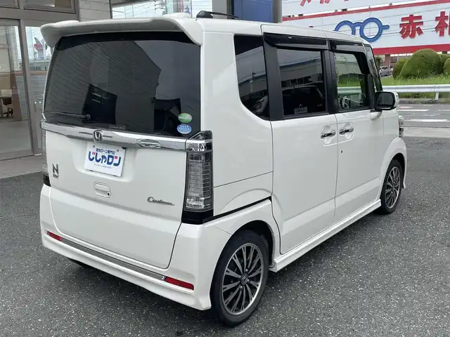 ホンダ Ｎ ＢＯＸ カスタム G ターボ Lパッケージ 愛知県 2015(平27)年 8.9万km プレミアムホワイトパールⅡ (株)IDOMが運営する【じしゃロン豊川店】の自社ローン専用車両になります。こちらは現金またはオートローンご利用時の価格です。自社ローンご希望の方は別途その旨お申付け下さい/ 純正メモリナビ/　◯ CD再生機能/　◯ ワンセグTV/ バックカメラ/ 両側パワースライドドア/ 革巻ステアリング/ パドルシフト/ クルーズコントロール/ プッシュスタート/ ドアバイザー/ ウインカーミラー/ オートライト/ 純正フロアマット