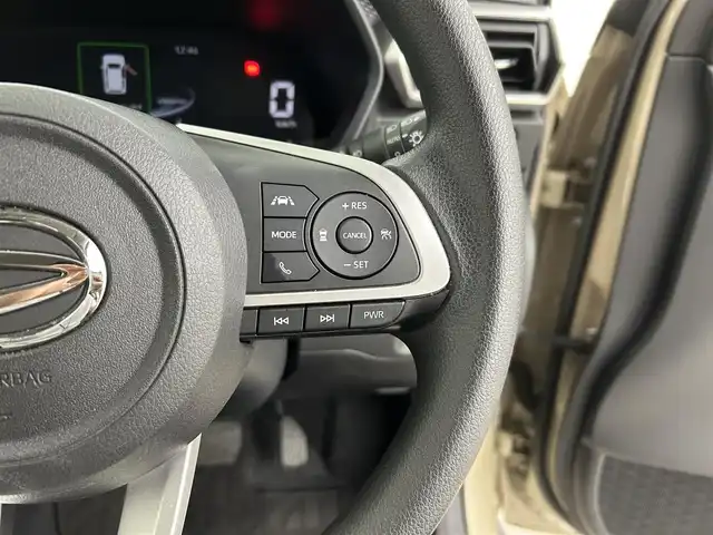 ダイハツ ロッキー G 福岡県 2021(令3)年 4.9万km ナチュラルベージュマイカM 社外ナビ　/バックカメラ　/ＥＴＣ　/アダプティブクルーズコントロール　/コーナーセンサー　/衝突被害軽減　/レーンキープ　/踏み間違い防止　/先行車発進お知らせ　/ＭＴモード付き　/シートヒーター　/純正１７インチＡＷ