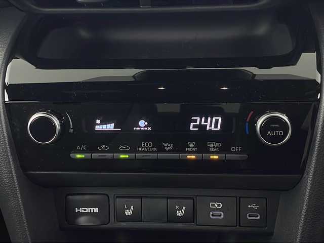 トヨタ ヤリスクロス ハイブリッド Z 埼玉県 2025(令7)年 0.7万km ブラックマイカ/プラチナホワイトパールマイカ 純正ディスプレイオーディオ/全方位カメラ/BSM/パワーシート/シートヒーター/ステアリングヒーター/レーダークルーズコントロール/オートマティックハイビーム/レーンキープアシスト/衝突軽減システム/ビルトインETC/電子パーキング/ブレードホールド/HDMI/ステアリングリモコン/プッシュスタート/純正18インチアルミホイール/社外フロアマット