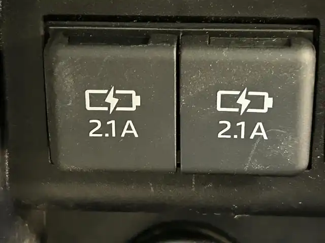 トヨタ エスクァイア ハイブリッド Gi プレミアムパッケージ ブラックテーラード 大阪府 2020(令2)年 6.8万km ホワイトパールクリスタルシャイン 純正１０インチナビ　/   フルセグＴＶ/CD/DVD/Bluetooth/トヨタセーフティセンス/コーナーセンサー　/バックモニター　/12.1インチフリップダウンモニター　/前席シートヒーター　/両側パワースライドドア　/前後ドライブレコーダー/オートマチックハイビーム/純正15インチアルミホイール/純正フロアマット　/ビルトインETC2.0/ＬＥＤ/取扱説明書/保証書/記録簿