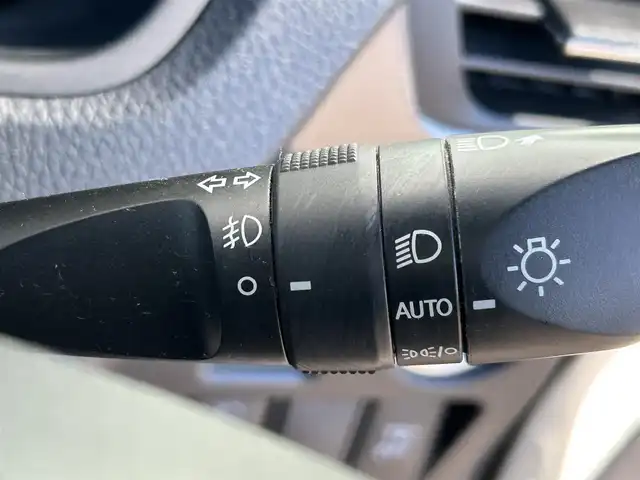 トヨタ エスクァイア ハイブリッド Gi プレミアムパッケージ ブラックテーラード 大阪府 2020(令2)年 6.8万km ホワイトパールクリスタルシャイン 純正１０インチナビ　/   フルセグＴＶ/CD/DVD/Bluetooth/トヨタセーフティセンス/コーナーセンサー　/バックモニター　/12.1インチフリップダウンモニター　/前席シートヒーター　/両側パワースライドドア　/前後ドライブレコーダー/オートマチックハイビーム/純正15インチアルミホイール/純正フロアマット　/ビルトインETC2.0/ＬＥＤ/取扱説明書/保証書/記録簿