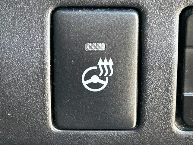 トヨタ エスクァイア ハイブリッド Gi プレミアムパッケージ ブラックテーラード 大阪府 2020(令2)年 6.8万km ホワイトパールクリスタルシャイン 純正１０インチナビ　/   フルセグＴＶ/CD/DVD/Bluetooth/トヨタセーフティセンス/コーナーセンサー　/バックモニター　/12.1インチフリップダウンモニター　/前席シートヒーター　/両側パワースライドドア　/前後ドライブレコーダー/オートマチックハイビーム/純正15インチアルミホイール/純正フロアマット　/ビルトインETC2.0/ＬＥＤ/取扱説明書/保証書/記録簿