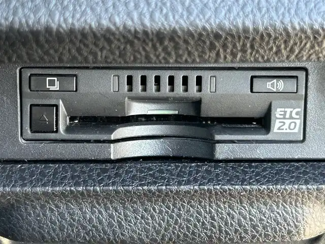 トヨタ エスクァイア ハイブリッド Gi プレミアムパッケージ ブラックテーラード 大阪府 2020(令2)年 6.8万km ホワイトパールクリスタルシャイン 純正１０インチナビ　/   フルセグＴＶ/CD/DVD/Bluetooth/トヨタセーフティセンス/コーナーセンサー　/バックモニター　/12.1インチフリップダウンモニター　/前席シートヒーター　/両側パワースライドドア　/前後ドライブレコーダー/オートマチックハイビーム/純正15インチアルミホイール/純正フロアマット　/ビルトインETC2.0/ＬＥＤ/取扱説明書/保証書/記録簿