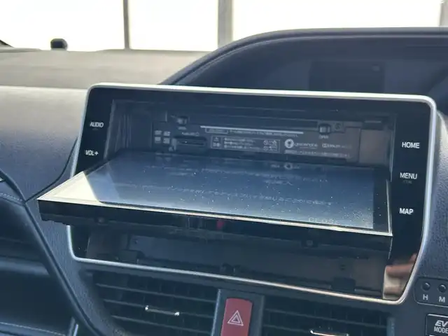 トヨタ エスクァイア ハイブリッド Gi プレミアムパッケージ ブラックテーラード 大阪府 2020(令2)年 6.8万km ホワイトパールクリスタルシャイン 純正１０インチナビ　/   フルセグＴＶ/CD/DVD/Bluetooth/トヨタセーフティセンス/コーナーセンサー　/バックモニター　/12.1インチフリップダウンモニター　/前席シートヒーター　/両側パワースライドドア　/前後ドライブレコーダー/オートマチックハイビーム/純正15インチアルミホイール/純正フロアマット　/ビルトインETC2.0/ＬＥＤ/取扱説明書/保証書/記録簿