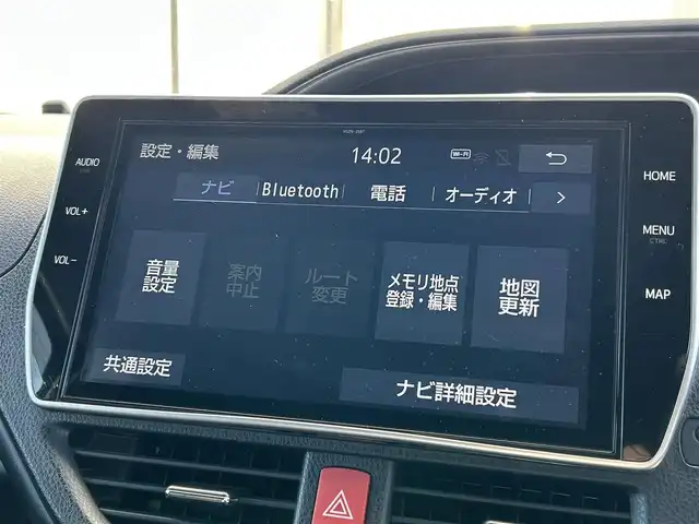 トヨタ エスクァイア ハイブリッド Gi プレミアムパッケージ ブラックテーラード 大阪府 2020(令2)年 6.8万km ホワイトパールクリスタルシャイン 純正１０インチナビ　/   フルセグＴＶ/CD/DVD/Bluetooth/トヨタセーフティセンス/コーナーセンサー　/バックモニター　/12.1インチフリップダウンモニター　/前席シートヒーター　/両側パワースライドドア　/前後ドライブレコーダー/オートマチックハイビーム/純正15インチアルミホイール/純正フロアマット　/ビルトインETC2.0/ＬＥＤ/取扱説明書/保証書/記録簿