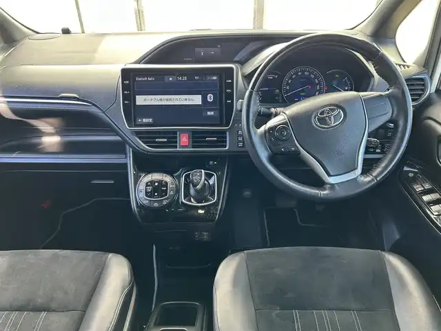トヨタ エスクァイア ハイブリッド Gi プレミアムパッケージ ブラックテーラード 大阪府 2020(令2)年 6.8万km ホワイトパールクリスタルシャイン 純正１０インチナビ　/   フルセグＴＶ/CD/DVD/Bluetooth/トヨタセーフティセンス/コーナーセンサー　/バックモニター　/12.1インチフリップダウンモニター　/前席シートヒーター　/両側パワースライドドア　/前後ドライブレコーダー/オートマチックハイビーム/純正15インチアルミホイール/純正フロアマット　/ビルトインETC2.0/ＬＥＤ/取扱説明書/保証書/記録簿
