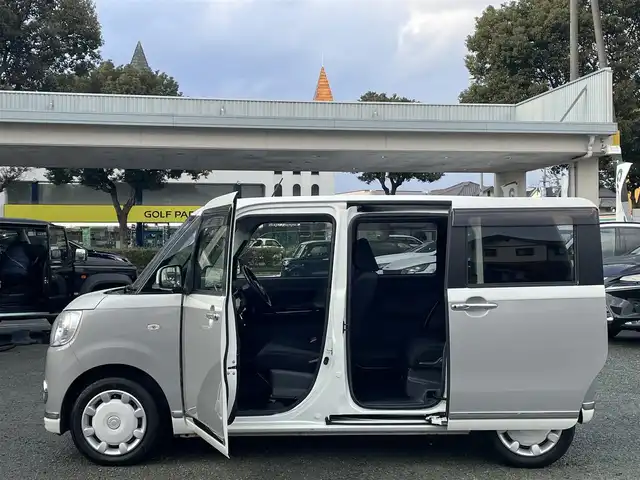 ダイハツ ムーヴ キャンバス G ブラックインテリア リミテッド SAⅢ 熊本県 2020(令2)年 1.9万km パールホワイトⅢ/スムースグレーマイカメタリック 2トーン 衝突軽減ブレーキ/プッシュスタート/純正ナビ/（CD・DVD・フルセグTV・BTオーディオ・SD）/全方位カメラ/ドライブレコーダー/両側パワースライドドア/LEDヘッドライト/オートライト/フォグライト/横滑り防止装置/ウィンカーミラー/純正フロアマット/純正ドアバイザー/新車保証書/取扱説明書