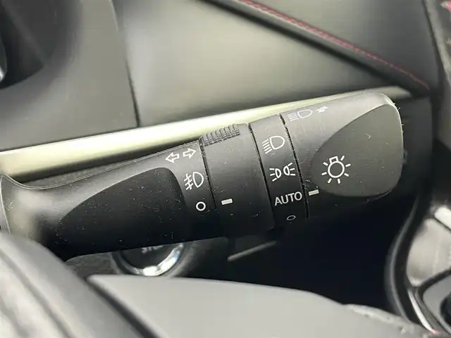 トヨタ ハリアー プレミアム 宮城県 2017(平29)年 6.3万km ホワイトパールクリスタルシャイン 9インチ純正ナビ(NSZT-Y66T)/フルセグTV/FM/AM/BT/CD/バックカメラ/クルーズコントロール/ビルトインETC2.0/ドライブレコーダー/デジタルインナーミラー/パワーシート/電動リアゲート/オートホールド/電動パーキング/横滑り防止装置/レーンキープアシスト/衝突被害軽減システム/オートマチックハイビーム/フォグランプ/TRDエアロ