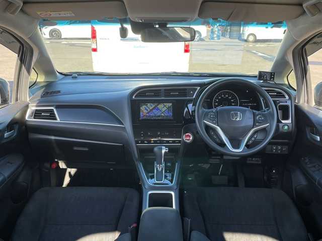 ホンダ シャトル G ホンダセンシング 道北・旭川 2020(令2)年 7万km シャイニンググレーM /４WD//禁煙車//寒冷地仕様//ワンオーナー//社外ナビ//CD/DVD/SD/USB/iPod/フルセグTV/BT//純正エンジンスターター//バックカメラ//衝突軽減ブレーキ//誤発進抑制機能//路外逸脱抑制機能//車線維持支援システム//歩行者事故低減ステアリング//アダプティブクルーズコントロール//ステアリングスイッチ//リアヒーター//ワイパーデアイサー//オートライト//純正フロアマット//ビルトインETC//スチールホイール冬タイヤ積込//スペアキー//保証書//取扱説明書