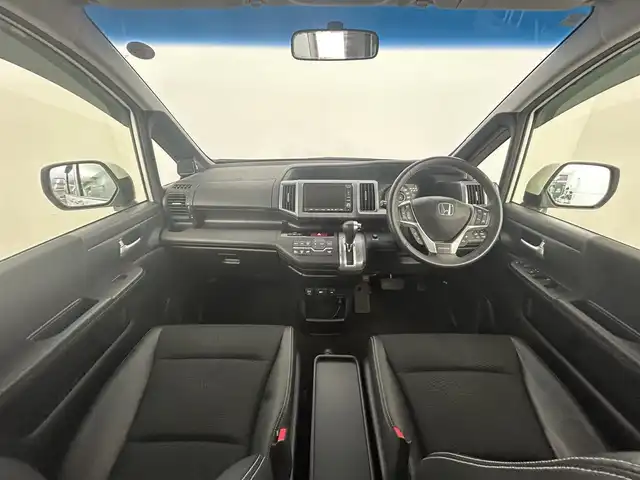 ホンダ ステップワゴン スパーダ Z クールスピリット 道央・札幌 2012(平24)年 3.9万km ホワイトオーキッドパール ・４WD/・コンフォートビューパッケージ/・純正メーカーナビ/　CD/DVD/HDD/USB/ワンセグ/・バックカメラ/・アルパインフリップダウンモニター/・ビルトインETC/・クルーズコントロール/・アクティブコーナリングライト/・両側パワースライドドア/・ハーフレザーシート/・キセノンライト/・オートライト/・スマートキー/・純正フロアマット/・ドアバイザー