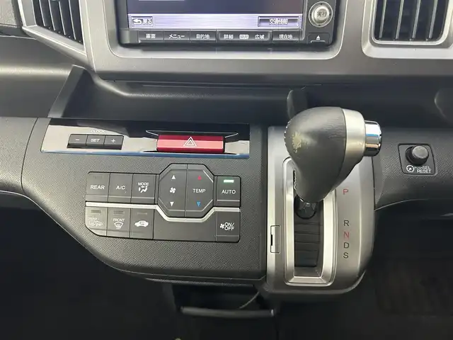 ホンダ ステップワゴン スパーダ Z クールスピリット 道央・札幌 2012(平24)年 3.9万km ホワイトオーキッドパール ・４WD/・コンフォートビューパッケージ/・純正メーカーナビ/　CD/DVD/HDD/USB/ワンセグ/・バックカメラ/・アルパインフリップダウンモニター/・ビルトインETC/・クルーズコントロール/・アクティブコーナリングライト/・両側パワースライドドア/・ハーフレザーシート/・キセノンライト/・オートライト/・スマートキー/・純正フロアマット/・ドアバイザー
