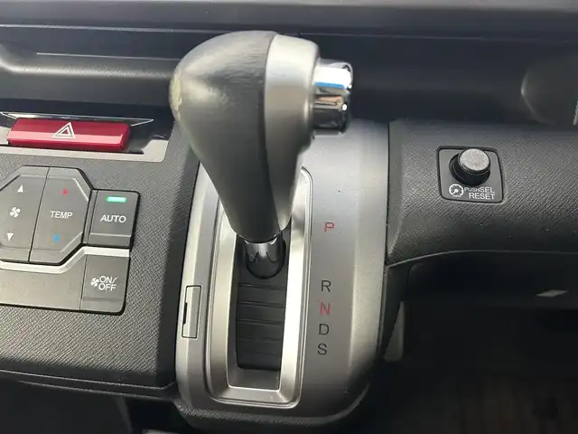 ホンダ ステップワゴン スパーダ Z クールスピリット 道央・札幌 2012(平24)年 3.9万km ホワイトオーキッドパール ・４WD/・コンフォートビューパッケージ/・純正メーカーナビ/　CD/DVD/HDD/USB/ワンセグ/・バックカメラ/・アルパインフリップダウンモニター/・ビルトインETC/・クルーズコントロール/・アクティブコーナリングライト/・両側パワースライドドア/・ハーフレザーシート/・キセノンライト/・オートライト/・スマートキー/・純正フロアマット/・ドアバイザー
