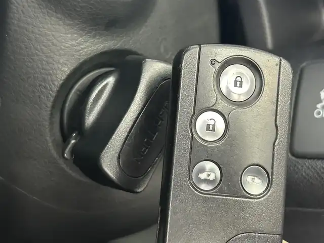 ホンダ ステップワゴン スパーダ Z クールスピリット 道央・札幌 2012(平24)年 3.9万km ホワイトオーキッドパール ・４WD/・コンフォートビューパッケージ/・純正メーカーナビ/　CD/DVD/HDD/USB/ワンセグ/・バックカメラ/・アルパインフリップダウンモニター/・ビルトインETC/・クルーズコントロール/・アクティブコーナリングライト/・両側パワースライドドア/・ハーフレザーシート/・キセノンライト/・オートライト/・スマートキー/・純正フロアマット/・ドアバイザー