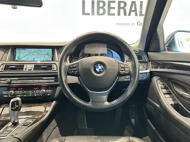 ＢＭＷ ５２３ｄ ツーリング ラグジュアリー 福岡県 2015(平27)年 5.9万km 青 黒革　/コンフォートコンフォートアクセス　/純正ナビ／フルセグ　/Ｂカメラ　/Ｂｌｕｅｔｏｏｔｈ　/アンビエントライト　/アダクティブクルーズコントロール　/メモリ付パワーシート　/シートヒーター　/スマートキー