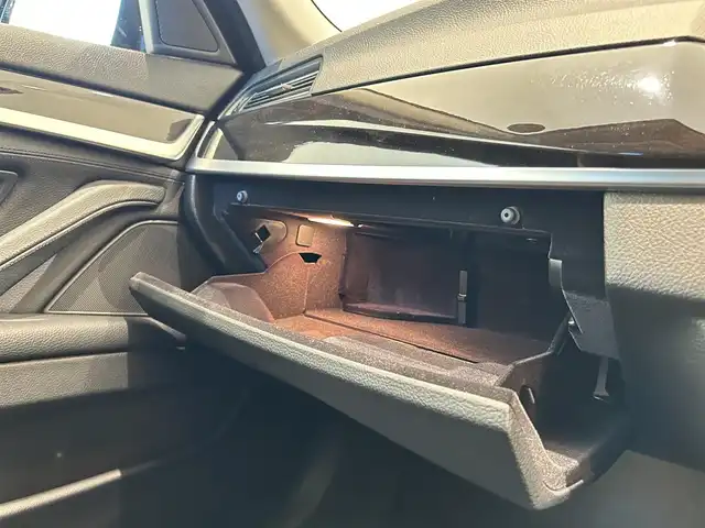 ＢＭＷ ５２３ｄ ツーリング ラグジュアリー 福岡県 2015(平27)年 5.9万km 青 黒革　/コンフォートコンフォートアクセス　/純正ナビ／フルセグ　/Ｂカメラ　/Ｂｌｕｅｔｏｏｔｈ　/アンビエントライト　/アダクティブクルーズコントロール　/メモリ付パワーシート　/シートヒーター　/スマートキー