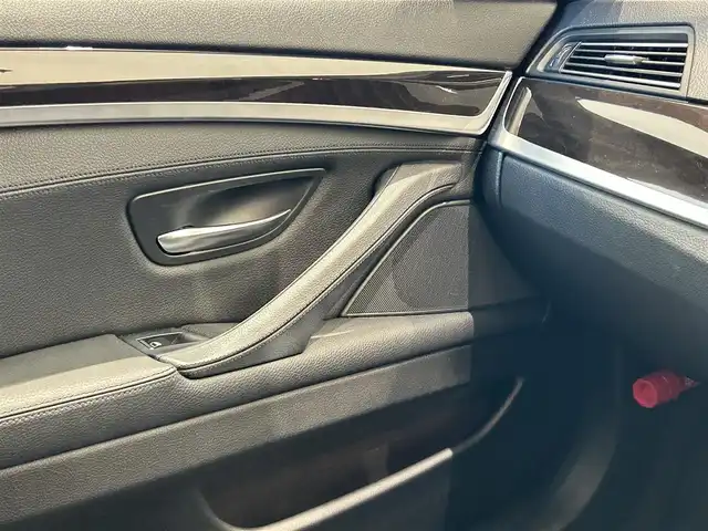 ＢＭＷ ５２３ｄ ツーリング ラグジュアリー 福岡県 2015(平27)年 5.9万km 青 黒革　/コンフォートコンフォートアクセス　/純正ナビ／フルセグ　/Ｂカメラ　/Ｂｌｕｅｔｏｏｔｈ　/アンビエントライト　/アダクティブクルーズコントロール　/メモリ付パワーシート　/シートヒーター　/スマートキー