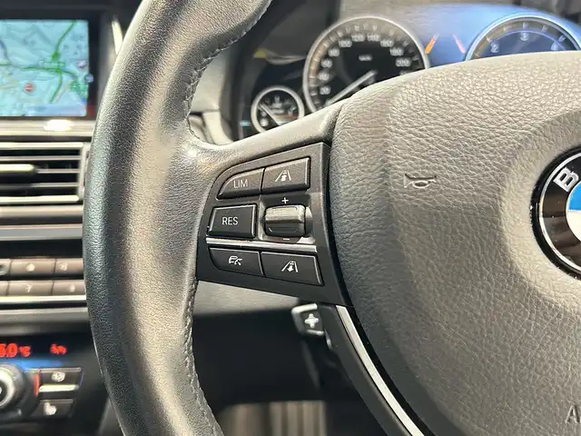 ＢＭＷ ５２３ｄ ツーリング ラグジュアリー 福岡県 2015(平27)年 5.9万km 青 黒革　/コンフォートコンフォートアクセス　/純正ナビ／フルセグ　/Ｂカメラ　/Ｂｌｕｅｔｏｏｔｈ　/アンビエントライト　/アダクティブクルーズコントロール　/メモリ付パワーシート　/シートヒーター　/スマートキー